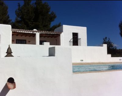 Traditional House with Swimming Pool